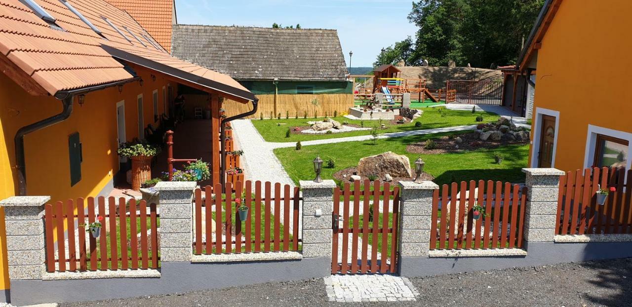 Penzion U Pepíčka Netolice Exterior foto